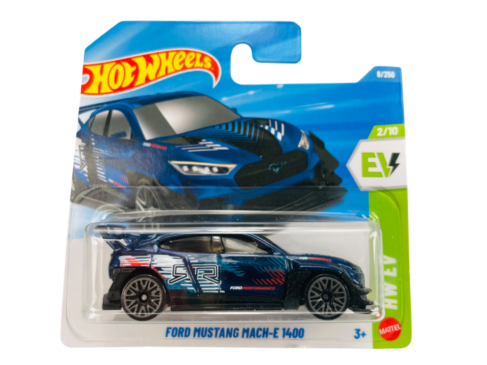Opakowanie z metalowym modelem samochodu Hot Wheels przedstawiające Ford Mustang Mach-E 1400 w kolorze niebieskim z białymi i czerwonymi detalami. Na opakowaniu widoczne są napisy: \'Hot Wheels\', \'Ford Mustang Mach-E 1400\', \'EV\', \'2/10\', \'8/250\'.