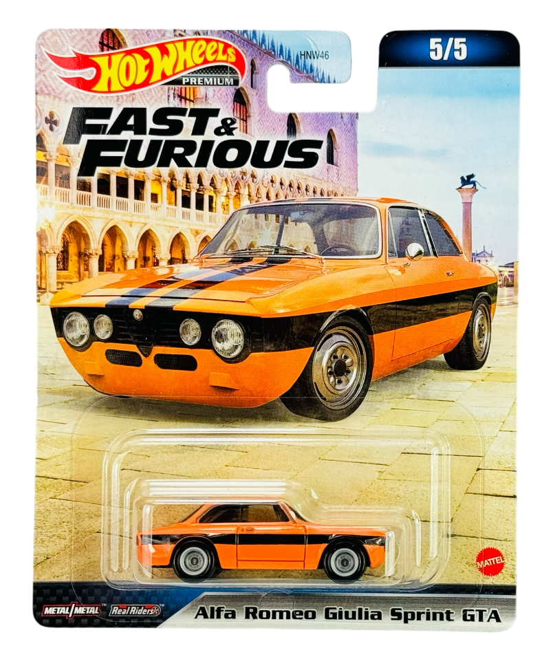 Opakowanie modelu samochodu Hot Wheels z serii Fast & Furious, przedstawiające pomarańczowy samochód Alfa Romeo Giulia Sprint GTA. Na opakowaniu widnieje napis \'Alfa Romeo Giulia Sprint GTA\' oraz logo Hot Wheels i Mattel.