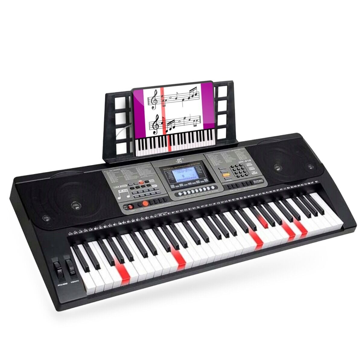 Elektroniczny keyboard z 61 klawiszami, wyświetlaczem LCD i różnymi przyciskami funkcyjnymi. Na pulpicie do nut znajduje się kartka z zapisem nutowym.