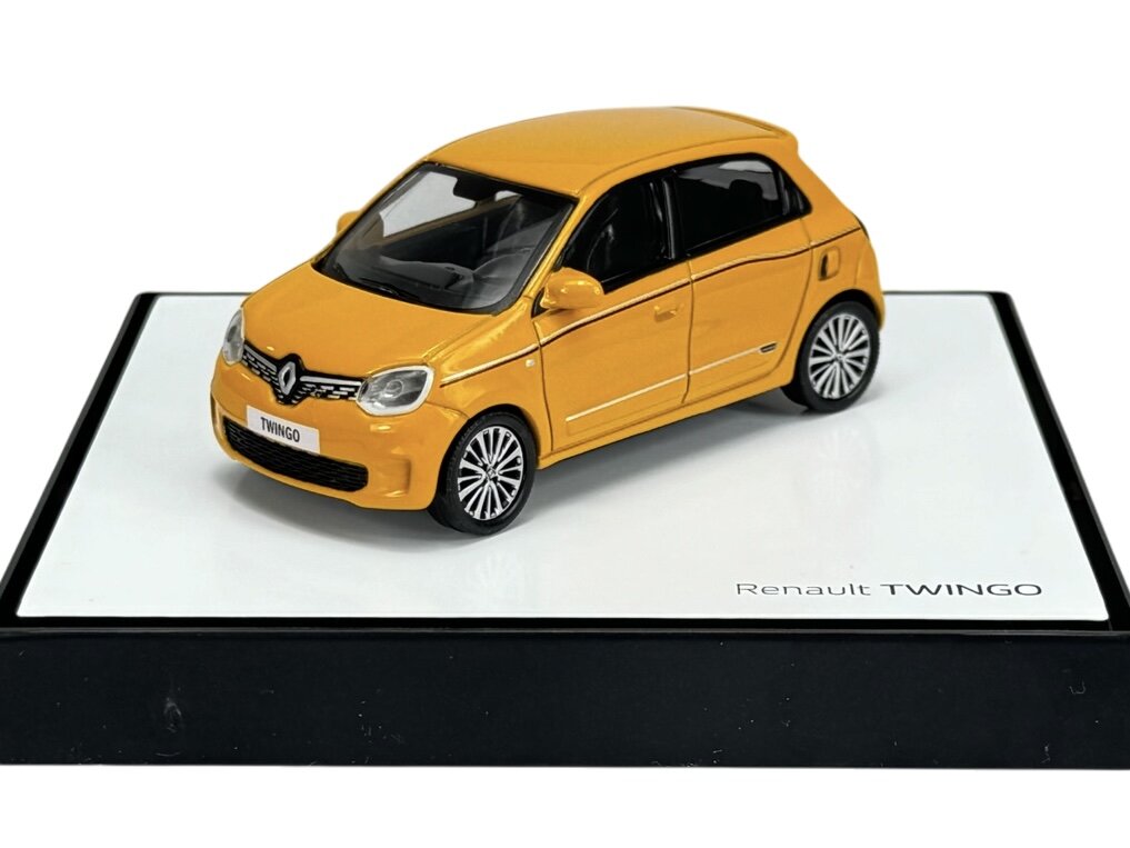 Model samochodu w kolorze żółtym na podstawce z napisem \'Renault TWINGO\'.