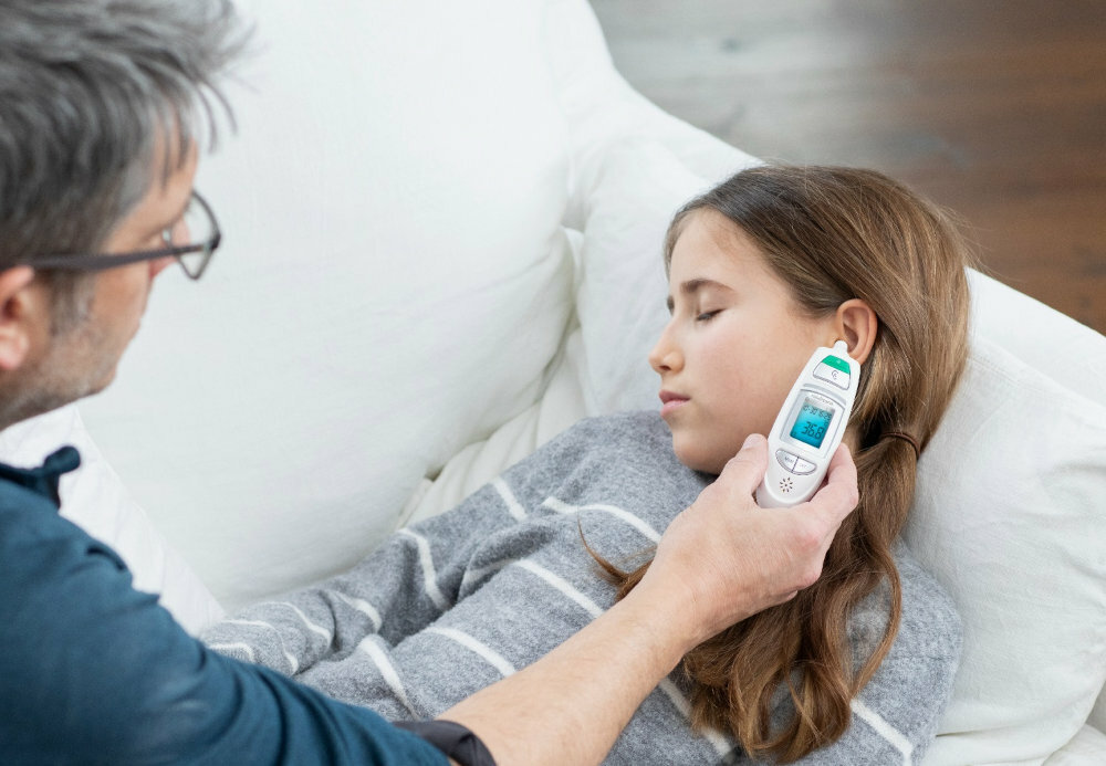 Termometr MEDISANA TM 750 dokladny pomiar zblizenie do czola i lewej tetnicy skroniowej miejsca pomiaru