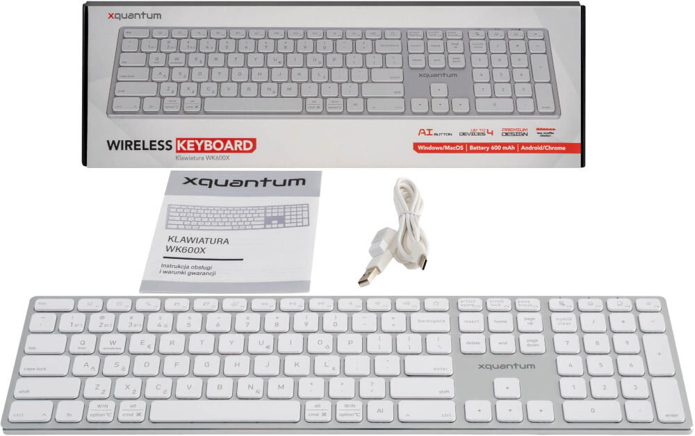 Na obrazie znajduje się klawiatura bezprzewodowa w kolorze białym z szarymi elementami, kabel USB oraz instrukcja obsługi. Opakowanie produktu zawiera logo \'xquantum\' i napis \'WIRELESS KEYBOARD\'.