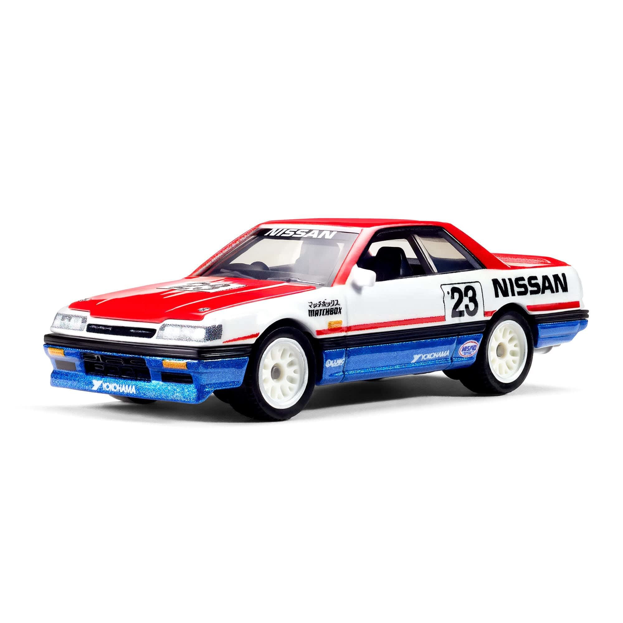 Model samochodu wyścigowego w kolorach czerwonym, białym i niebieskim z numerem \'23\' oraz napisami \'NISSAN\' i \'YOKOHAMA\'.