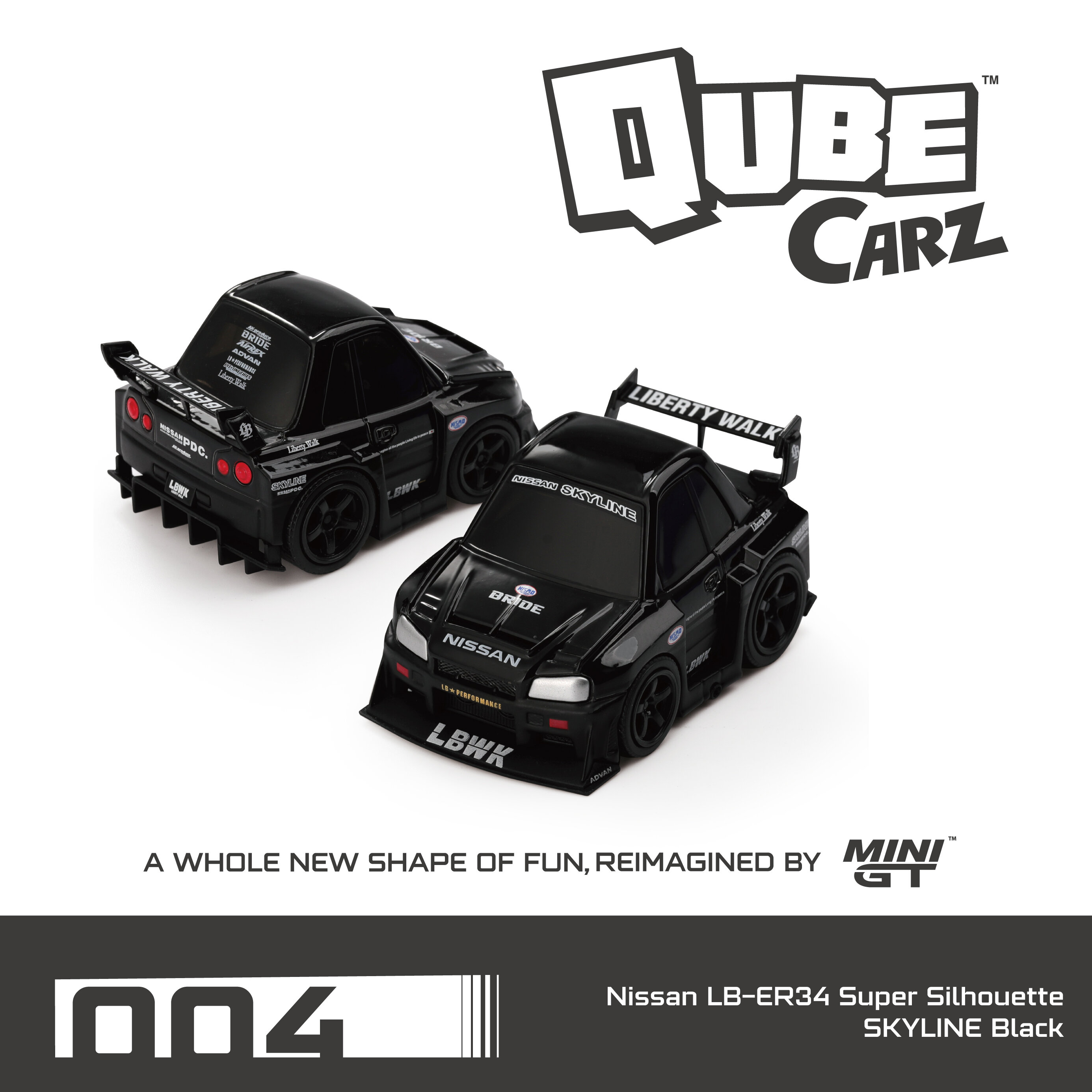 Na obrazie widoczne są dwa czarne modele samochodów z napisem \'Nissan\' i \'Liberty Walk\' na tylnej części. W górnej części znajduje się logo \'Qube Carz\', a poniżej napis \'A WHOLE NEW SHAPE OF FUN, REIMAGINED BY MINI GT\'.