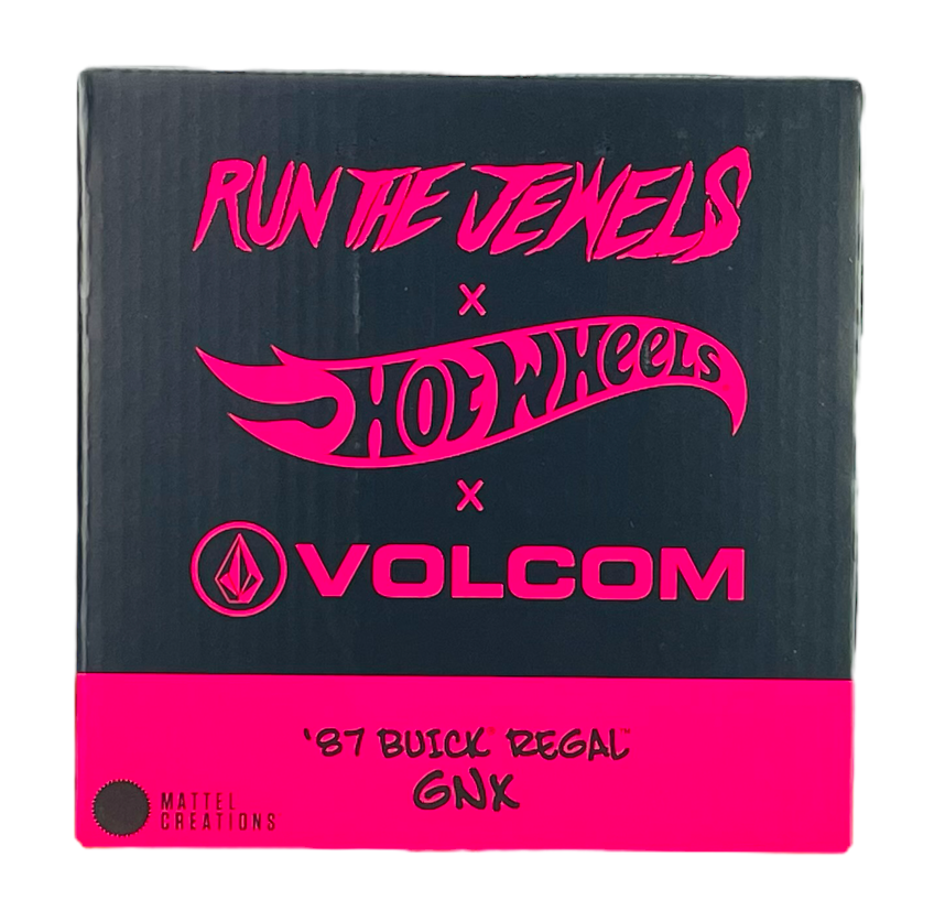 Na czarnym tle widnieje różowy napis \'RUN THE JEWELS x HOT WHEELS x VOLCOM\'. Poniżej znajduje się tekst \'87 BUICK REGAL GNX\' oraz logo Mattel Creations.