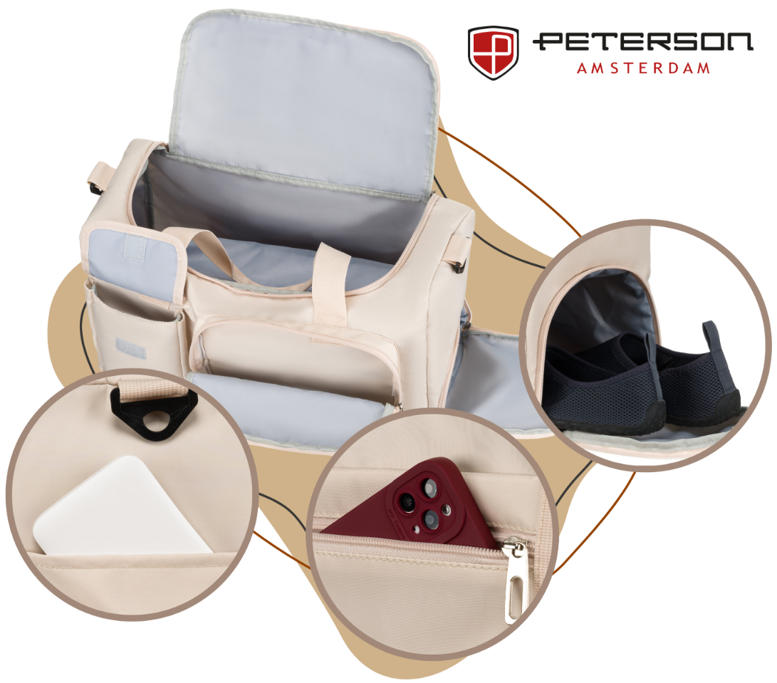 Beżowa torba podróżna z otwartą komorą główną i kilkoma kieszeniami, w tym na buty i drobne przedmioty. Logo: PETERSON AMSTERDAM.