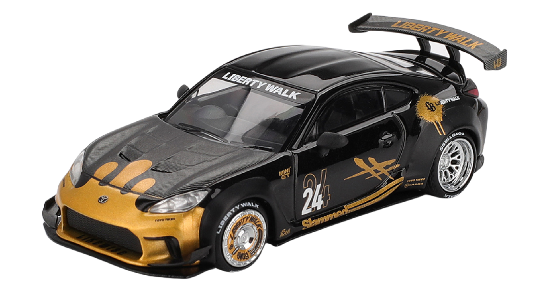 Model samochodu w kolorze czarnym z elementami złotymi, oznaczony numerem 24 i napisami \'Liberty Walk\' oraz \'Slammed\'. Na karoserii widoczne są detale graficzne i logo producenta na masce.