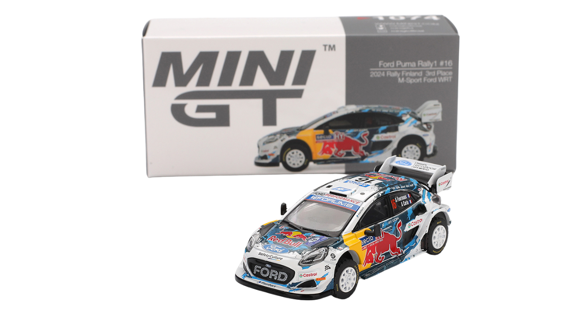 Model samochodu rajdowego z kolorowymi grafikami i logo Ford, umieszczony przed pudełkiem z napisem \'MINI GT\'.