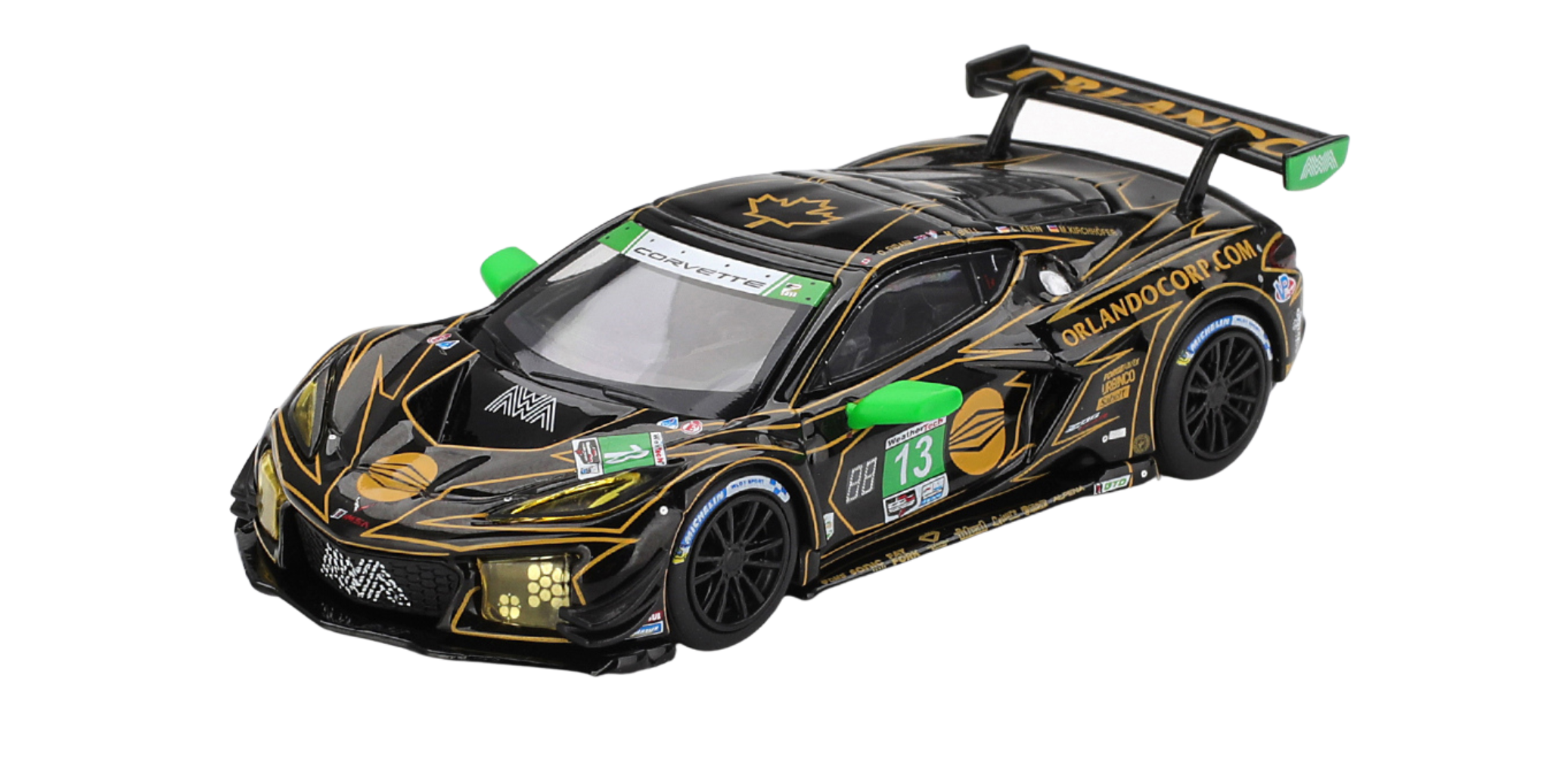Model samochodu wyścigowego w skali 1:64, w kolorze czarnym z zielonymi i złotymi akcentami, oznaczony numerem 13. Na karoserii widoczne są różne logotypy i napisy, w tym \'ORLANDOCORP.COM\'.