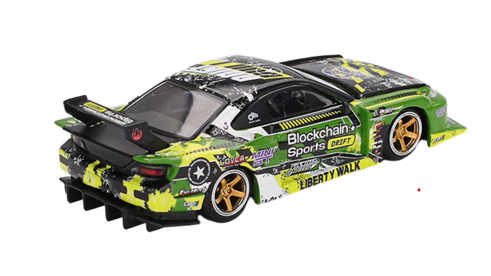 Model samochodu wyścigowego w zielonym kolorze z czarnymi i żółtymi akcentami oraz napisami \'Blockchain Sports\' i \'Liberty Walk\'. Samochód ma złote felgi i duży tylny spojler.