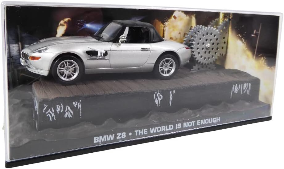 Model samochodu BMW Z8 w skali 1:43 umieszczony w przezroczystym opakowaniu z napisem \'BMW Z8 • THE WORLD IS NOT ENOUGH\'.