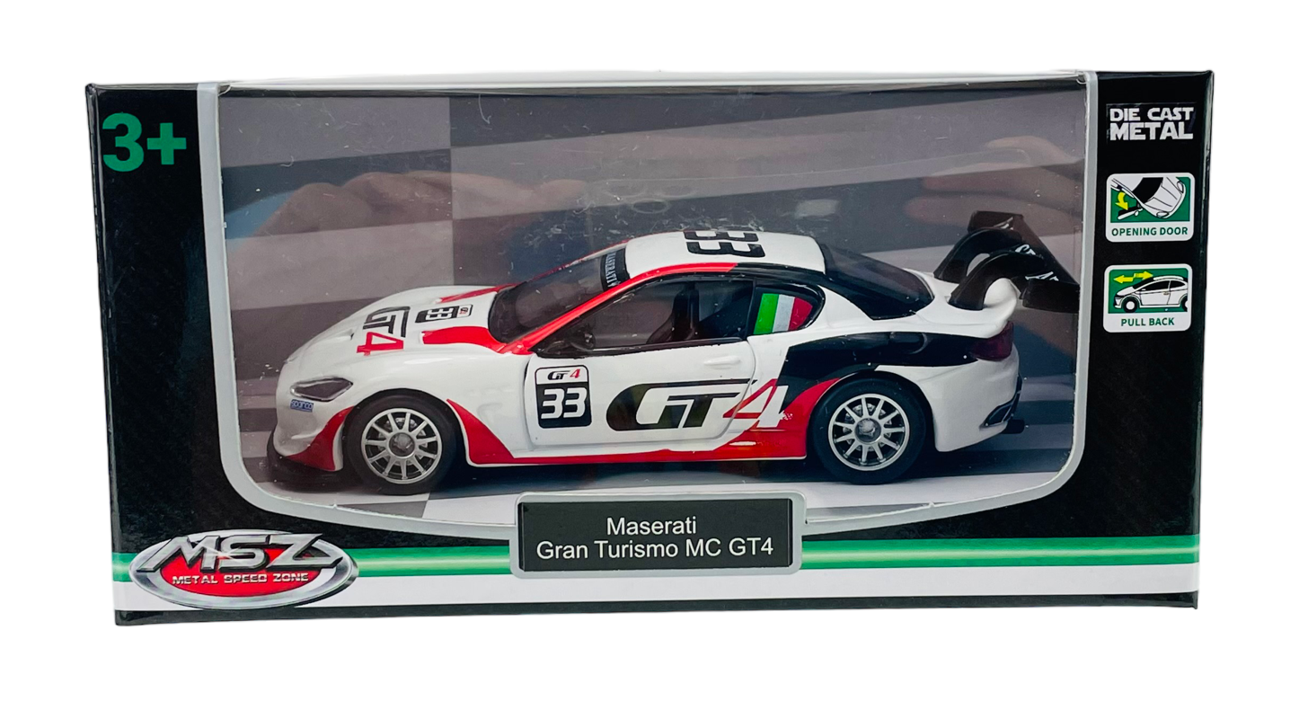 Model samochodu wyścigowego w skali 1:43 w kolorach biało-czerwonym, umieszczony w przezroczystym opakowaniu z napisem \'Maserati Gran Turismo MC GT4\'. Na opakowaniu widoczne są oznaczenia \'3+\', \'MSZ Metal Speed Zone\' oraz \'Die Cast Metal\'.