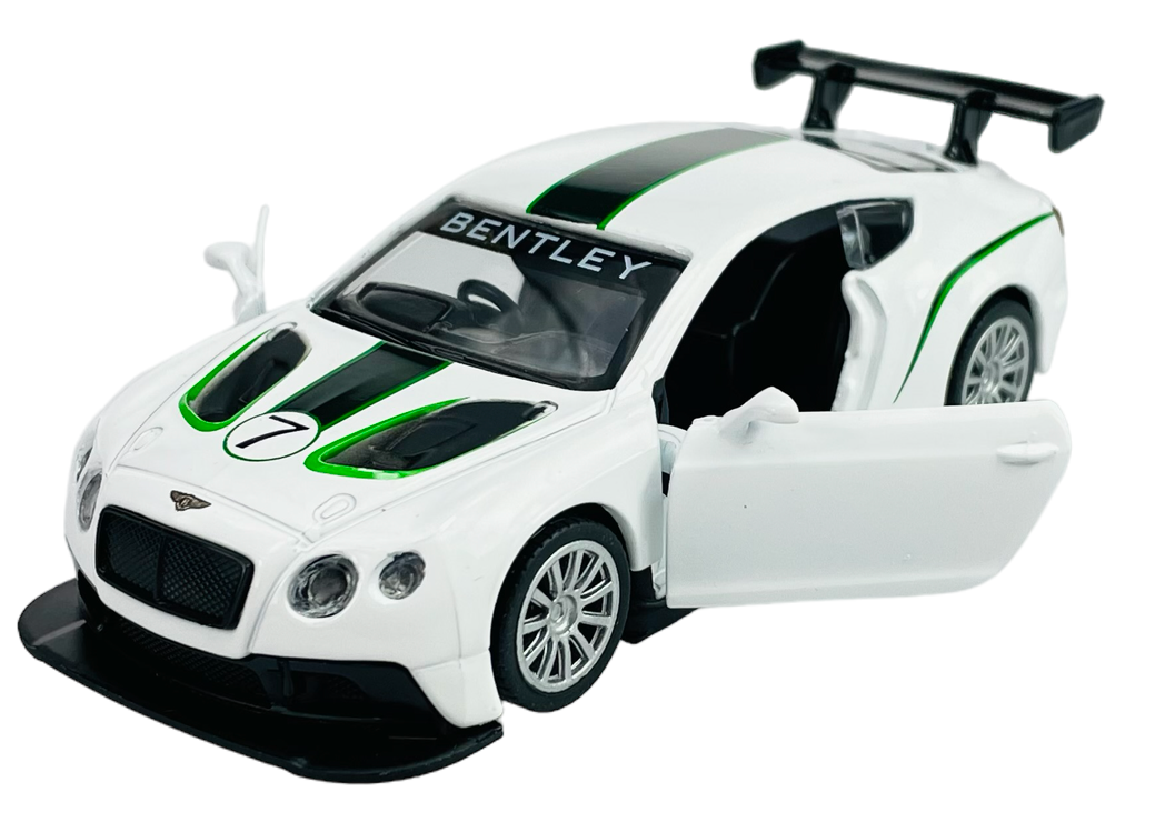 Model samochodu wyścigowego w skali 1:43, w kolorze białym z czarnymi i zielonymi detalami, z otwartymi drzwiami. Na przedniej szybie widoczny jest napis \'BENTLEY\'.
