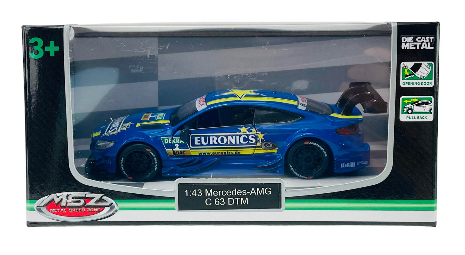 Model samochodu wyścigowego Mercedes-AMG C 63 DTM w skali 1:43, w kolorze niebieskim z żółtymi i białymi detalami, umieszczony w przezroczystym opakowaniu. Na opakowaniu widoczne są napisy: \'3+\', \'Die Cast Metal\', \'Opening Door\', \'Pull Back\', \'MSZ Metal Speed Zone\', \'1:43 Mercedes-AMG C 63 DTM\'.