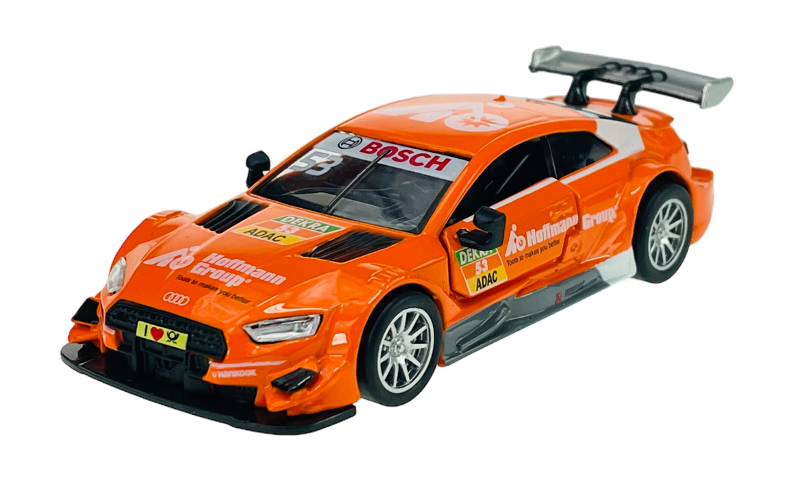 Pomarańczowy model samochodu wyścigowego z widocznymi napisami \'Hoffmann Group\' i \'BOSCH\' oraz logo Audi na przodzie. Na karoserii znajdują się również naklejki z napisami \'DEKRA\' i \'ADAC\'.