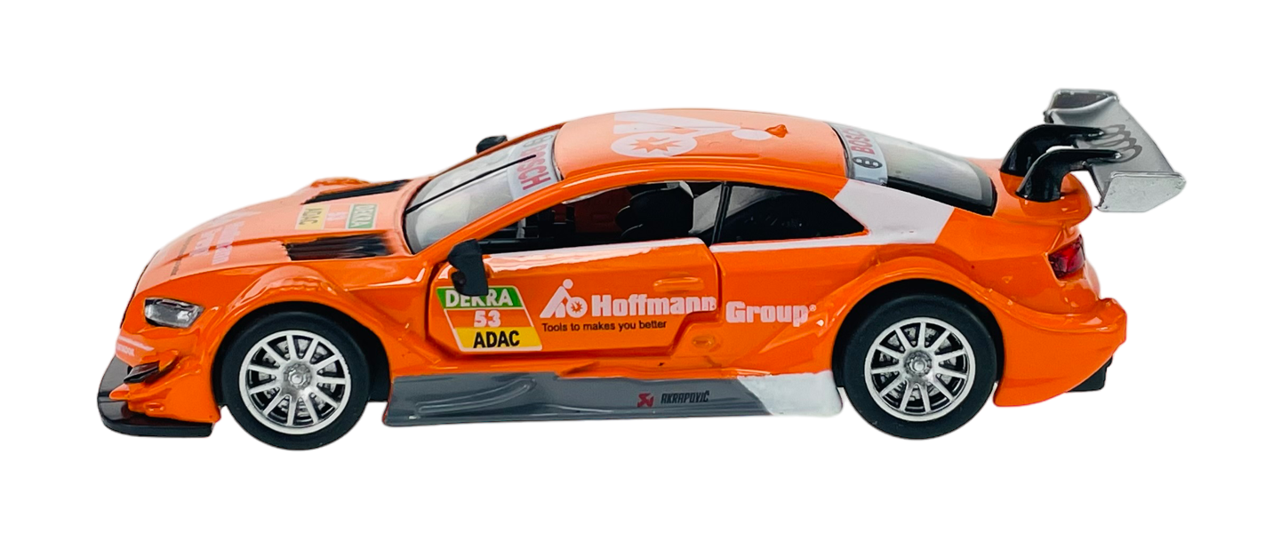 Model samochodu wyścigowego w skali 1:43, pomalowany na pomarańczowo z widocznymi logotypami \'Hoffmann Group\', \'DEKRA\', \'ADAC\'. Samochód posiada szczegółowe elementy, takie jak spojler i otwierane drzwi.