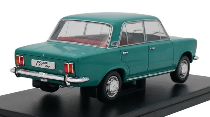 Model samochodu w kolorze zielonym na czarnej podstawce. Na tablicy rejestracyjnej widnieje napis \'POLSKI FIAT 125p\'.