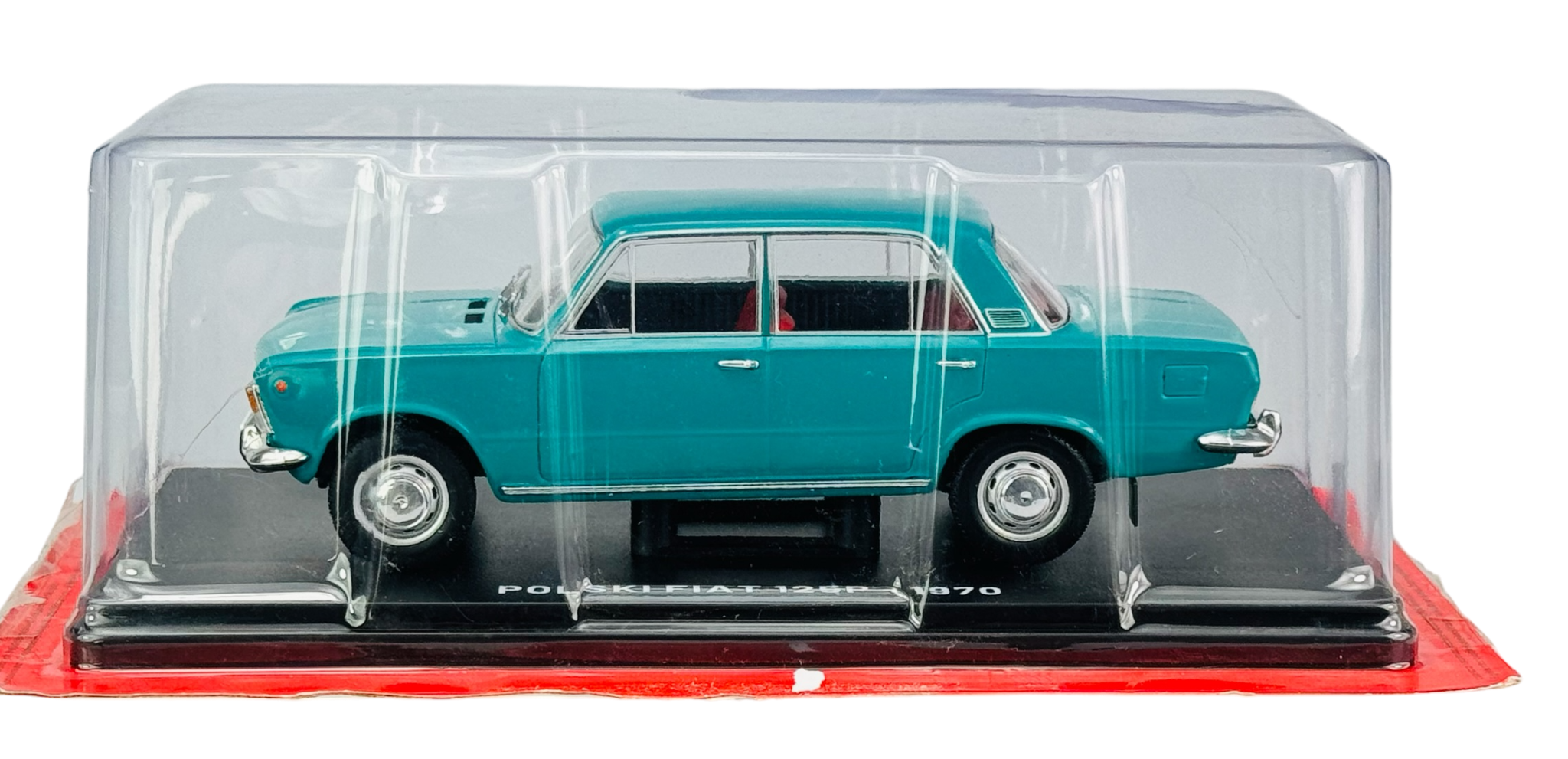 Model samochodu w kolorze zielonym umieszczony w przezroczystym opakowaniu. Na podstawce widoczny jest napis \'POLSKI FIAT 125P 1970\'.