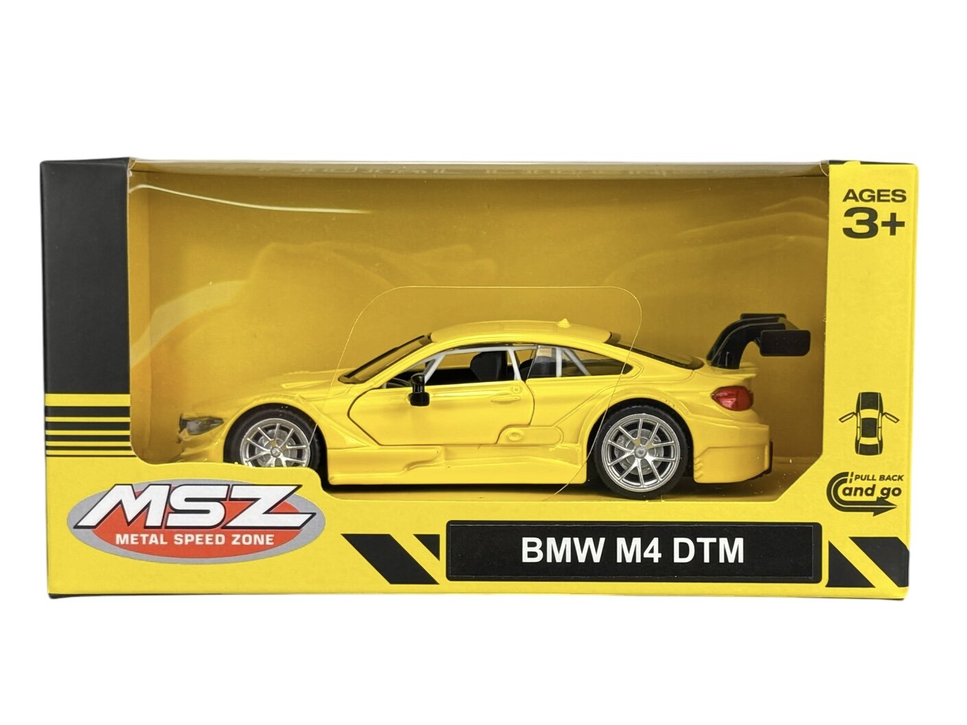 Żółty model samochodu BMW M4 DTM w opakowaniu z napisem \'MSZ Metal Speed Zone\' oraz \'BMW M4 DTM\'. Na opakowaniu widnieje informacja \'Ages 3+\' i symbol \'pull back and go\'.