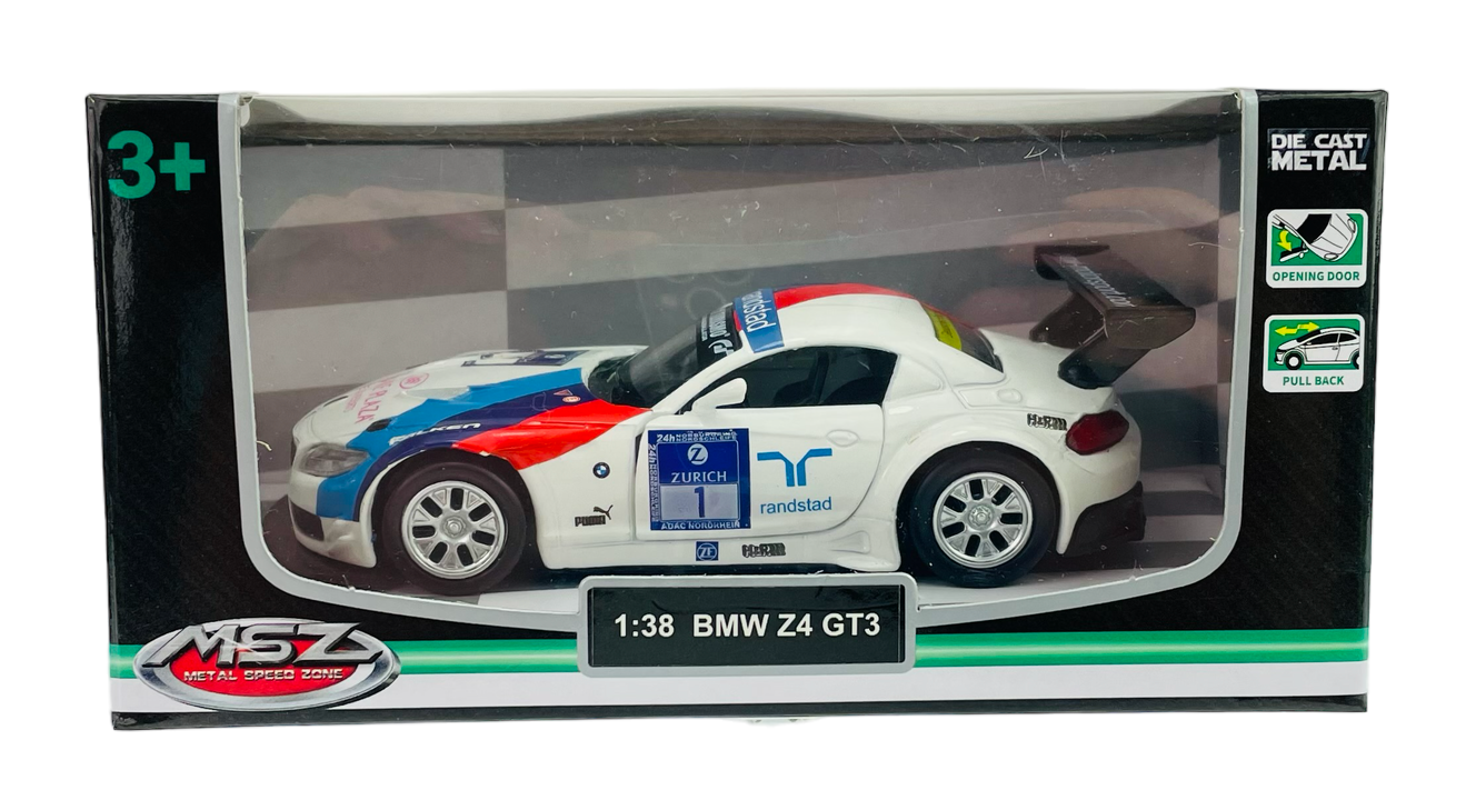 Model samochodu BMW Z4 GT3 w skali 1:38, w kolorze białym z niebieskimi i czerwonymi akcentami, znajduje się w opakowaniu z przezroczystym frontem. Na opakowaniu widnieje napis \'3+\', \'Die Cast Metal\', \'1:38 BMW Z4 GT3\' oraz logo \'MSZ Metal Speed Zone\'.
