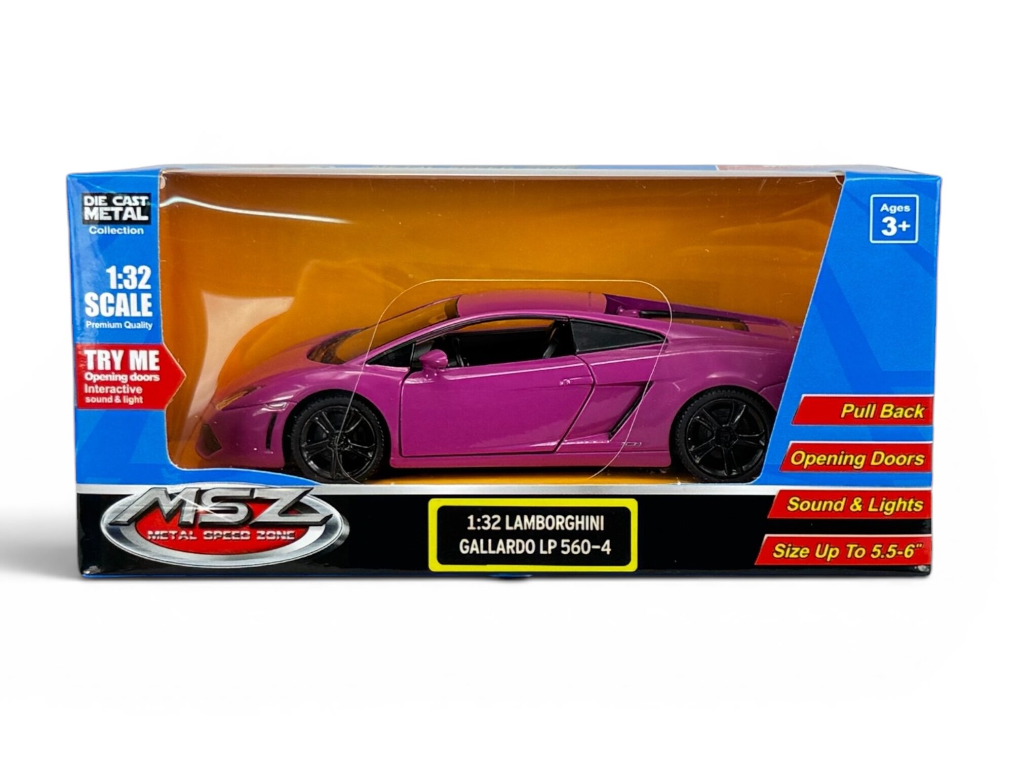 Fioletowy model samochodu Lamborghini Gallardo LP 560-4 w skali 1:32 znajduje się w opakowaniu z przezroczystym frontem. Na opakowaniu widnieją napisy: \'1:32 LAMBORGHINI GALLARDO LP 560-4\', \'Pull Back\', \'Opening Doors\', \'Sound & Lights\', \'Size Up To 5.5-6\'.