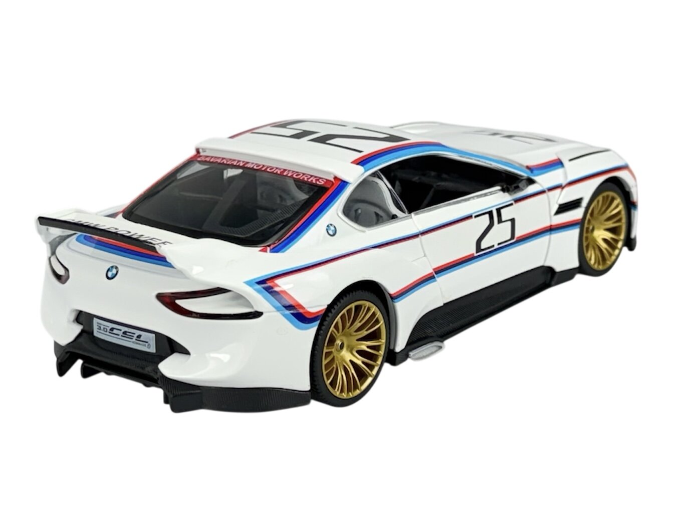 Model samochodu w kolorze białym z numerem 25 na boku, ozdobiony niebiesko-czerwonymi paskami i złotymi felgami. Na tylnej szybie widoczny napis \'BMW MOTORSPORT\' oraz logo producenta na klapie bagażnika.
