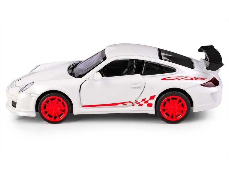 Model samochodu w kolorze białym z czerwonymi felgami i detalami, przedstawiający sportowy pojazd z dużym tylnym spojlerem. Na boku widoczny jest czerwony napis \'GT3 Rs\' oraz wzór w szachownicę.