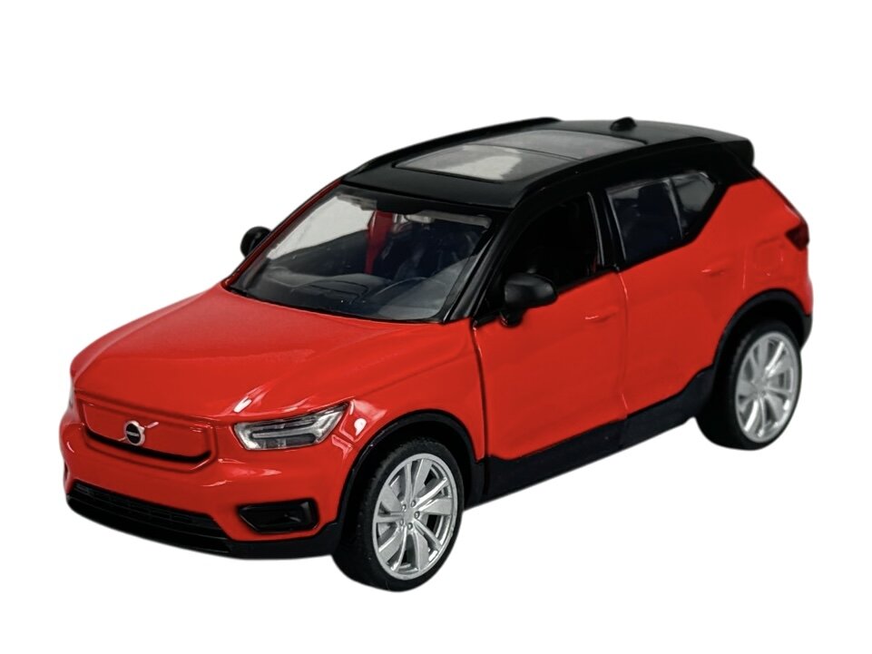 Model samochodu w skali 1:32, w kolorze czerwonym z czarnym dachem, z widocznym logo Volvo na przodzie. Samochód ma srebrne felgi i szczegółowo odwzorowane elementy nadwozia.