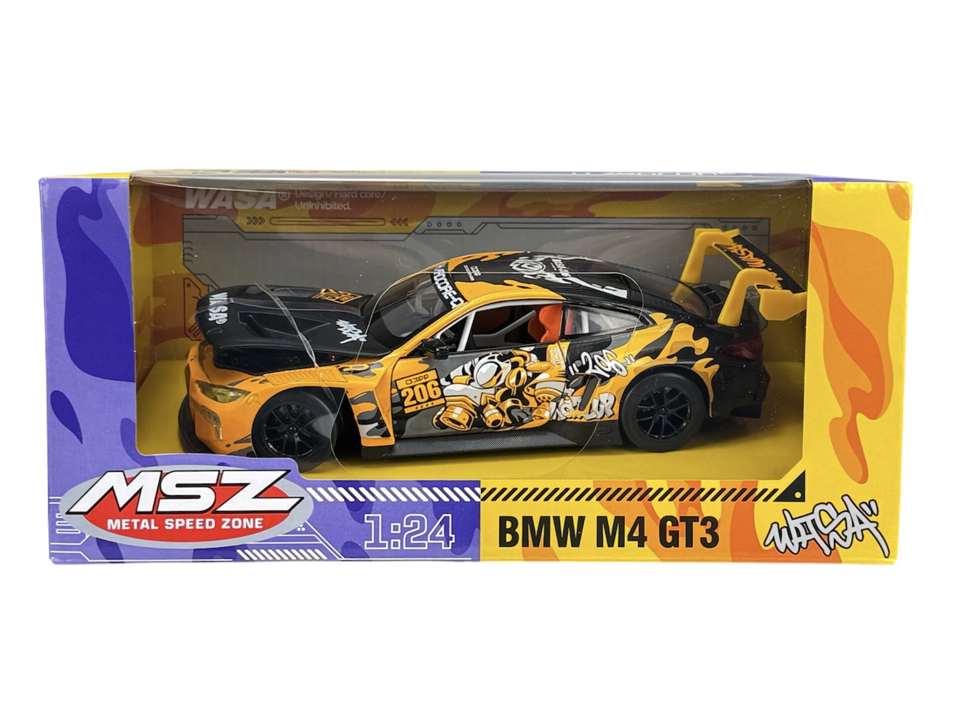 Model samochodu BMW M4 GT3 w skali 1:24 w pomarańczowym kolorze z czarnymi i białymi wzorami, zapakowany w pudełko z napisem \'MSZ METAL SPEED ZONE\'.