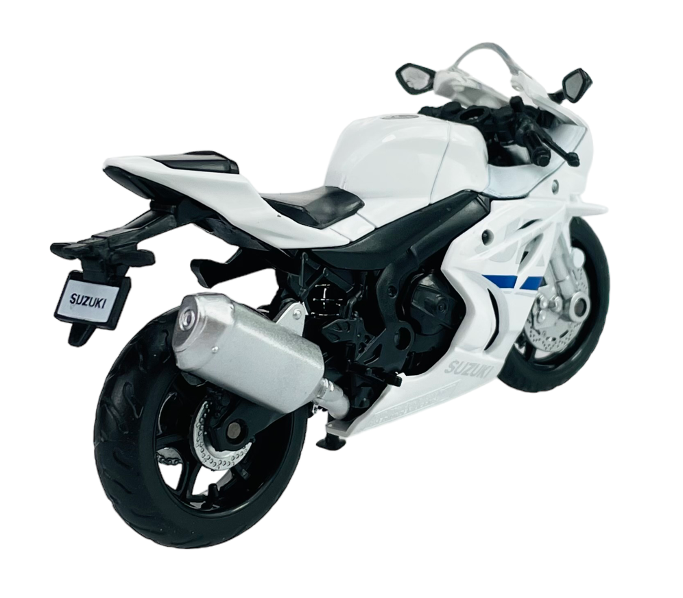 Model motocykla w kolorze białym z czarnymi i niebieskimi elementami, widoczny z tyłu. Na tablicy rejestracyjnej znajduje się napis \'SUZUKI\'.