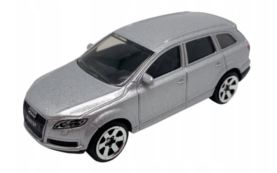 Srebrny model samochodu Audi Q7 w skali 1:64, wykonany z metalu, z widocznymi szczegółami jak reflektory i felgi. Na przodzie znajduje się logo Audi.