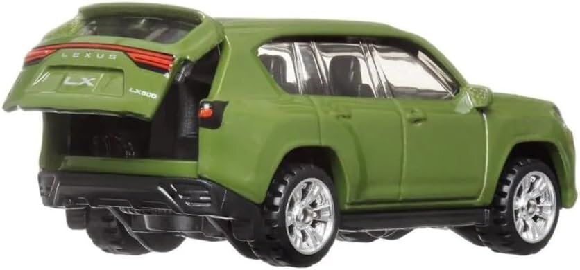 Zielony model samochodu z otwartym bagażnikiem, na którym widnieje napis \'LEXUS LX 600\'.