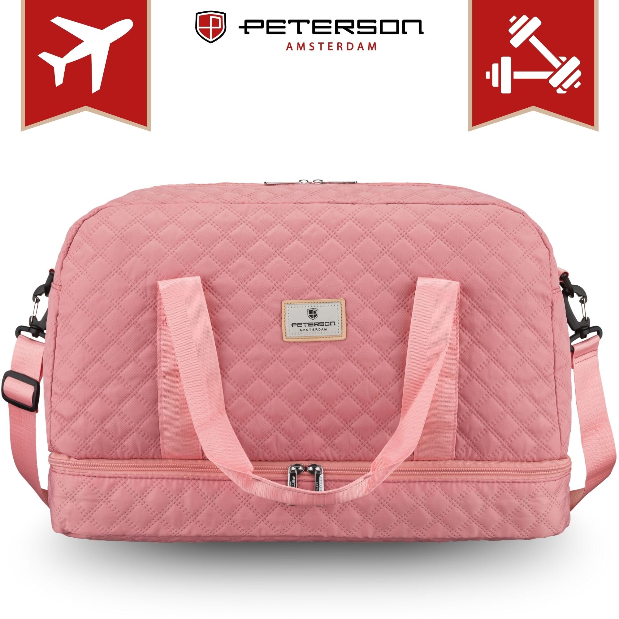 Różowa, pikowana torba sportowa z dwoma uchwytami i odpinanym paskiem na ramię. Na torbie znajduje się logo \'Peterson Amsterdam\'.