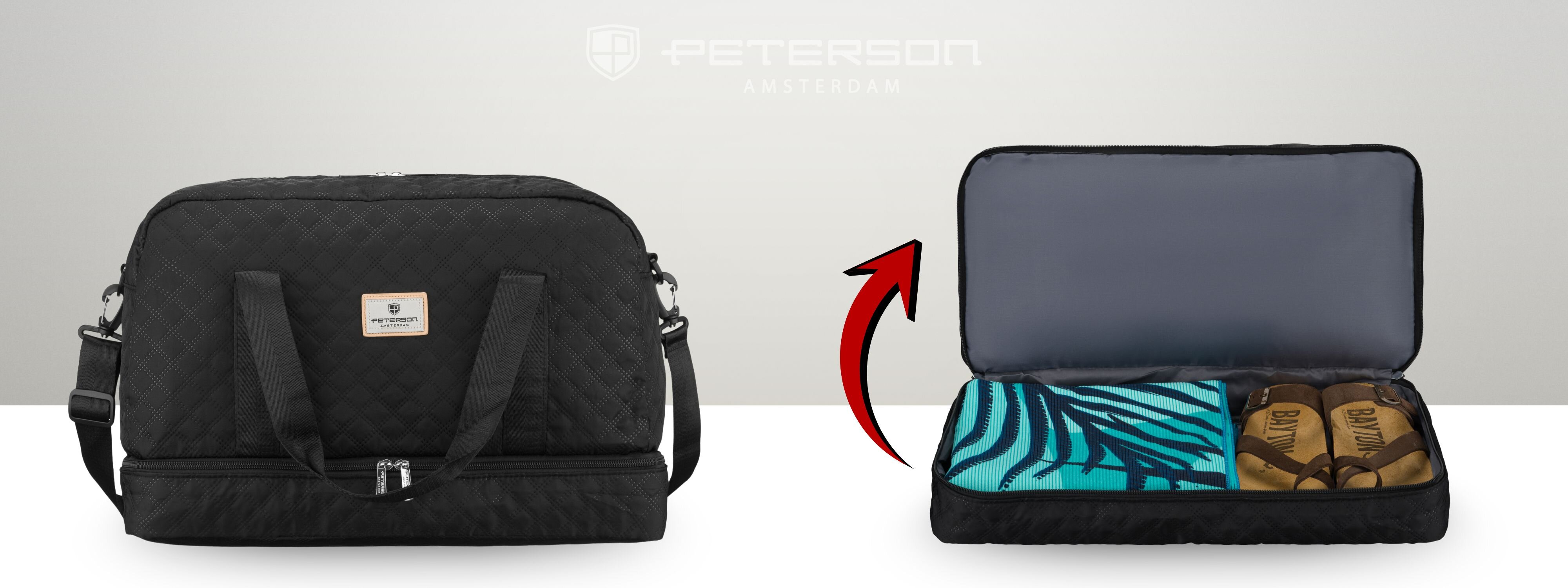 Czarna, pikowana torba sportowa z logo \'Peterson Amsterdam\' na etykiecie. Obok torby widoczna jest jej otwarta wersja z ręcznikiem i butami w środku.