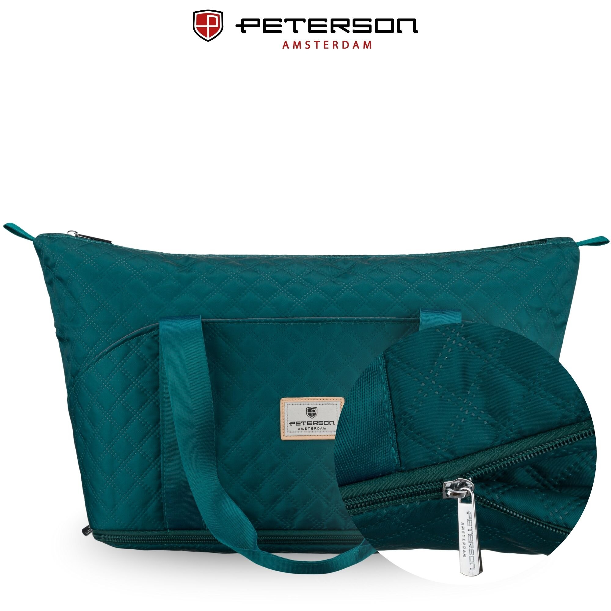 Turkusowa, pikowana torba sportowa na ramię z logo \'Peterson Amsterdam\' na przodzie. Widoczny zamek błyskawiczny z metalowym uchwytem z napisem \'Peterson\'.