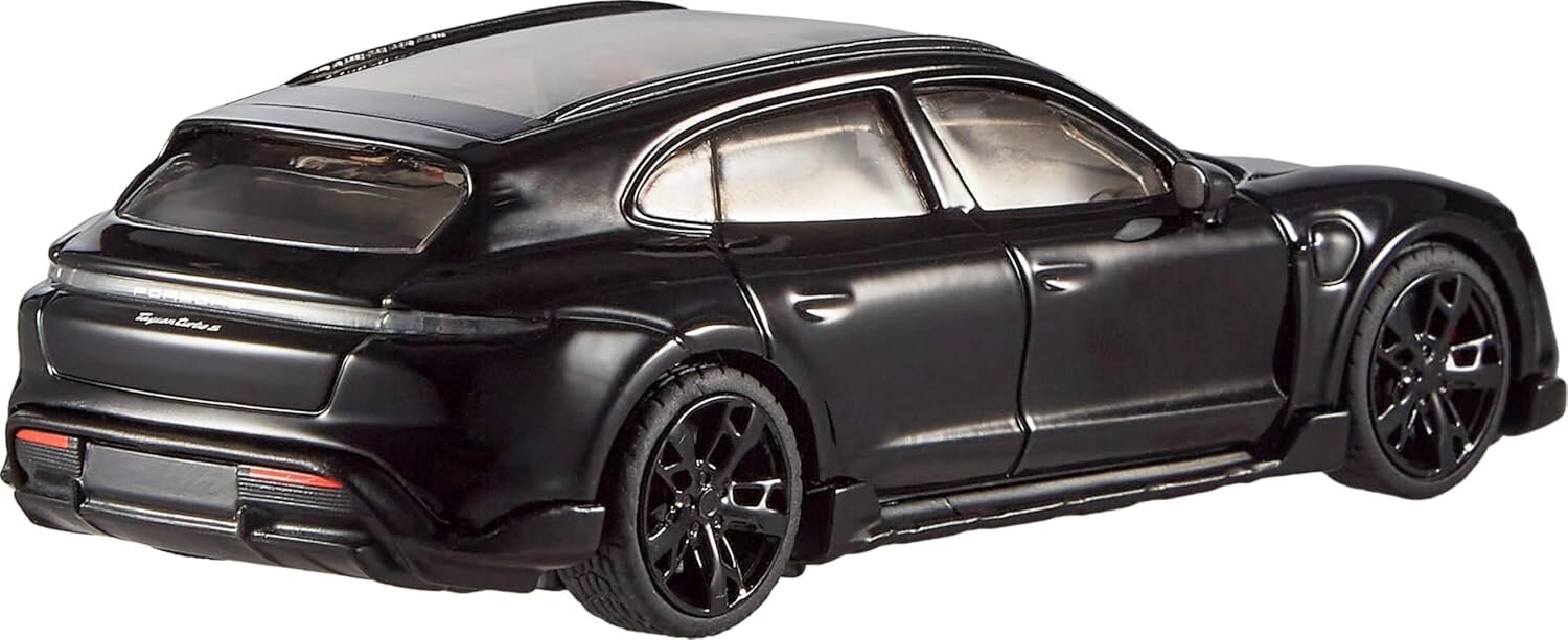 Model samochodu w skali 1:43 przedstawiający czarny pojazd typu kombi z detalami takimi jak felgi i reflektory. Na tylnej części widoczny jest napis \'Taycan Turbo S\'.