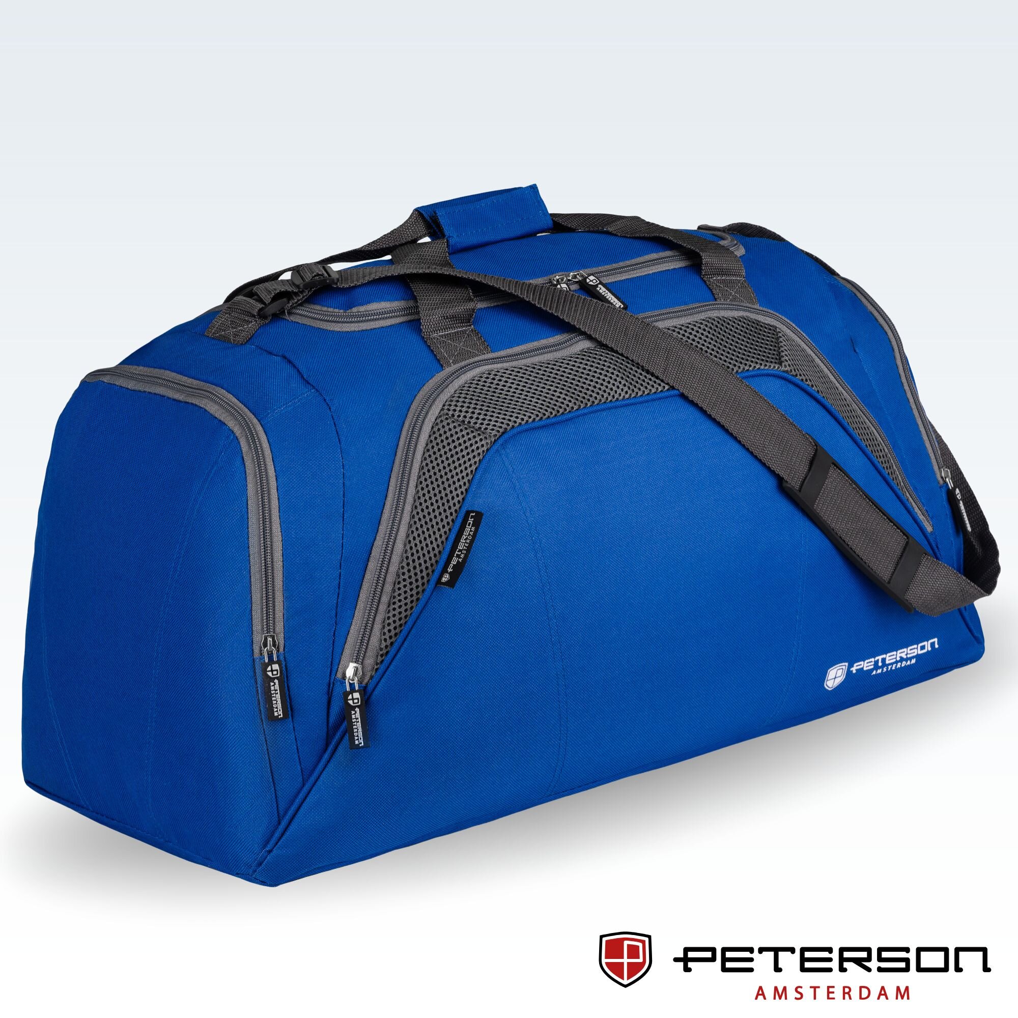 Niebieska torba podróżna z szarymi zamkami i paskiem na ramię. Widoczne logo \'Peterson Amsterdam\'.