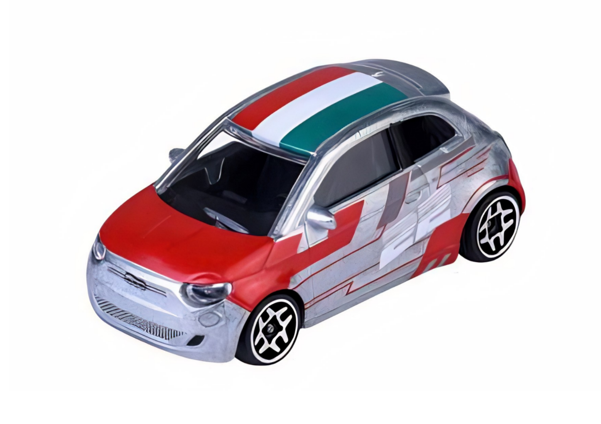 Model samochodu w skali 1:64, przedstawiający srebrny Fiat 500 z czerwonymi i zielonymi akcentami oraz wzorem flagi na dachu. Posiada czarne felgi z białymi detalami.