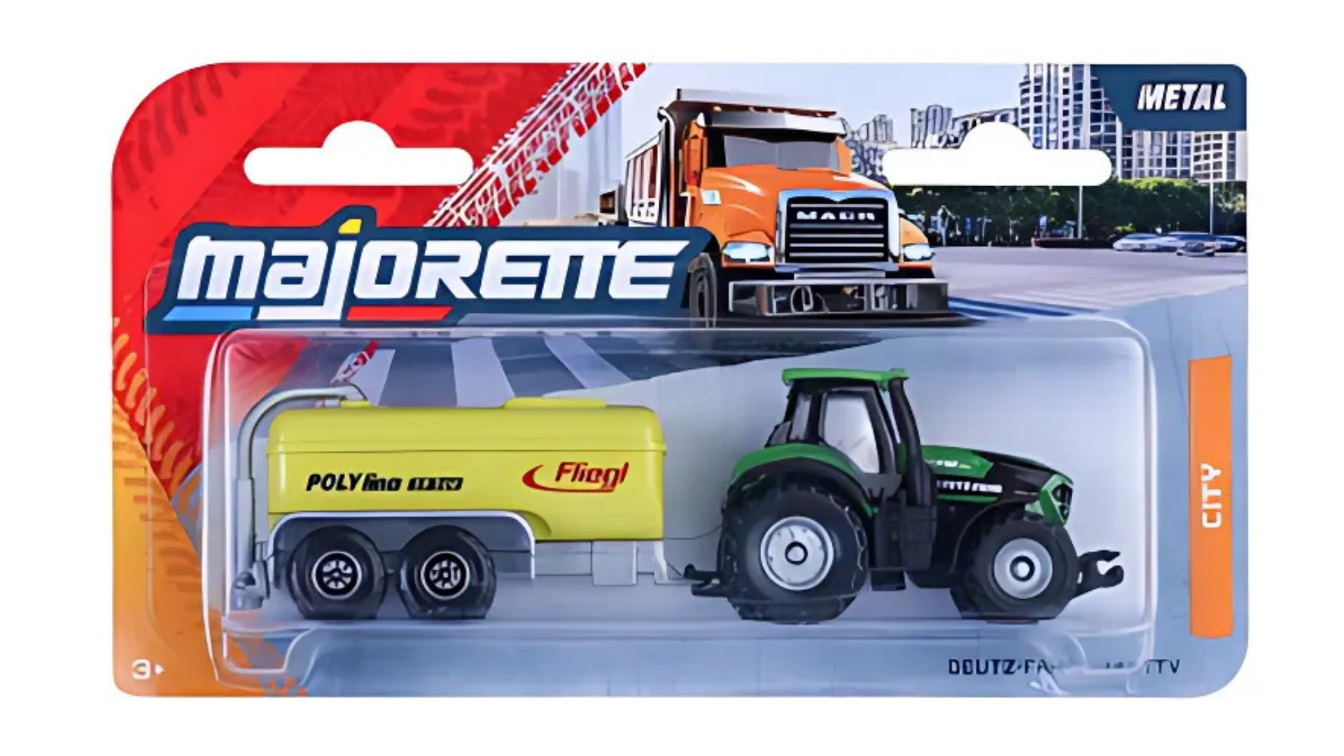 Opakowanie zabawkowego modelu traktora z przyczepą, oznaczone logo \'Majorette\'. Na przyczepie widoczny jest napis \'POLYma 8000\' oraz \'Fliegl\'.