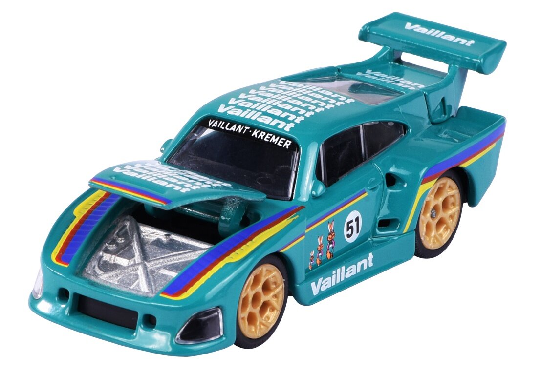 Model samochodu wyścigowego w kolorze turkusowym z otwartą maską, ozdobiony kolorowymi paskami i numerem 51. Na karoserii widoczne są napisy \'Vaillant\' i \'Vaillant-Kremer\'.