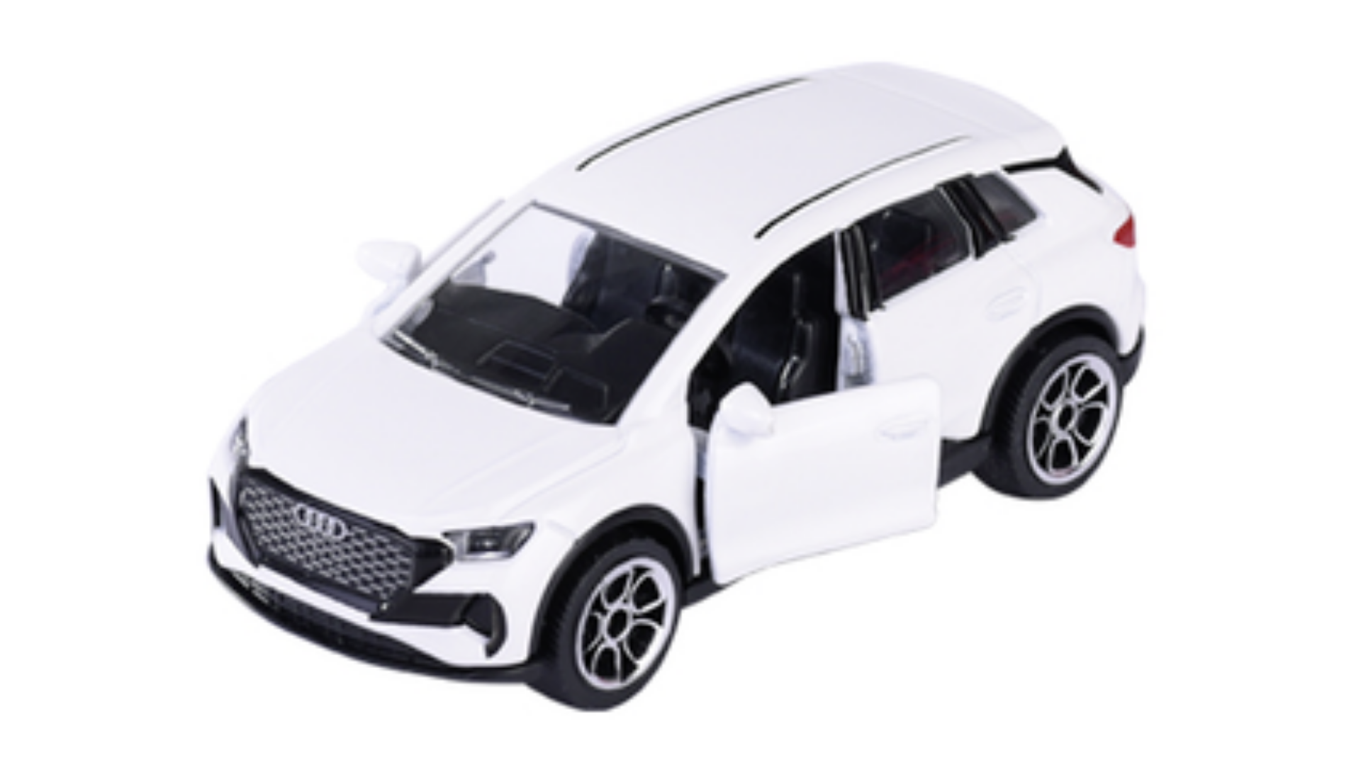 Model samochodu w kolorze białym z otwartymi drzwiami, posiada szczegółowe elementy takie jak reflektory i felgi. Na przodzie widoczne jest logo Audi.
