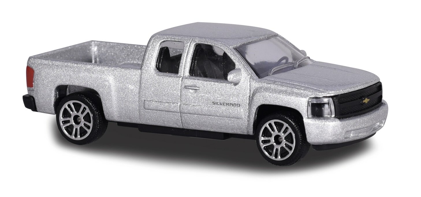 Model samochodu w kolorze srebrnym z napisem \'Silverado\' na drzwiach. Posiada czarne felgi i logo producenta na przedniej kratce.