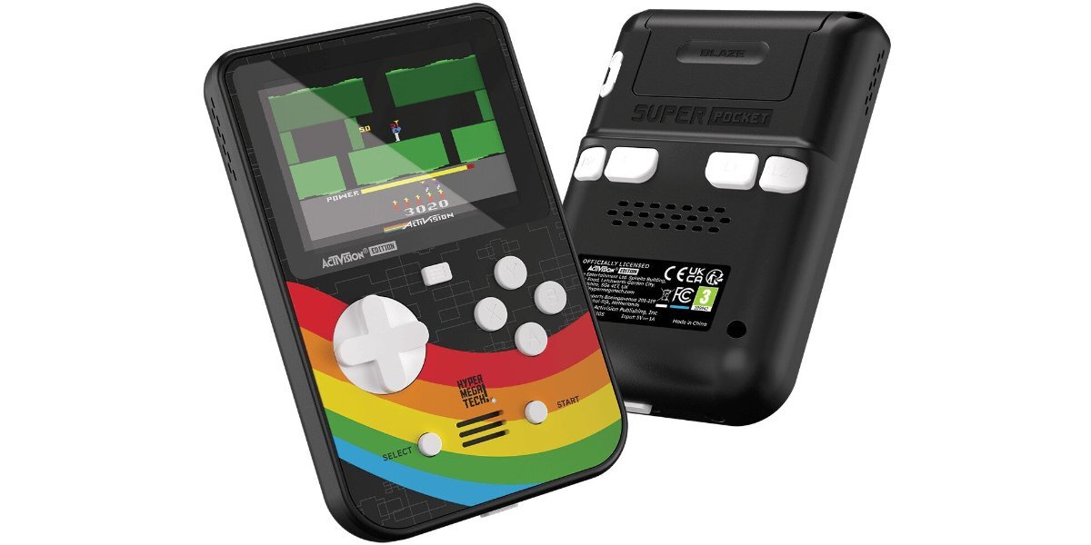 Konsola EVERCADE Hyper Mega Tech Super Pocket na białym tle.