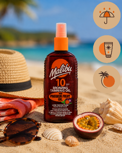 Na plaży znajduje się butelka olejku do opalania z napisem \'Malibu 10 SPF Bronzing Tanning Oil Passion Fruit Oil\'. Obok leżą muszle, okulary przeciwsłoneczne, kapelusz i owoc marakui.