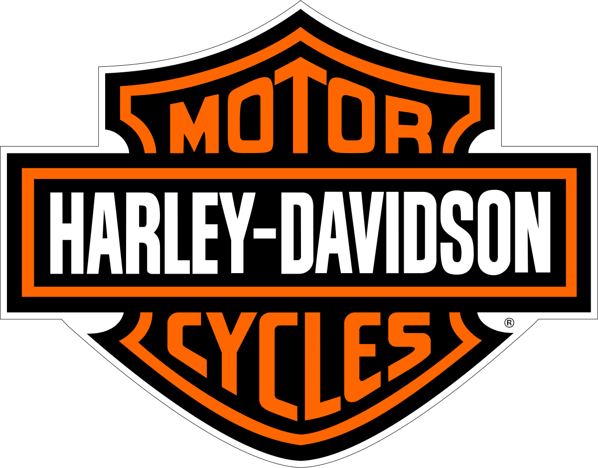 Logo Harley-Davidson w kształcie tarczy z pomarańczowym napisem \'MOTOR\' na górze i \'CYCLES\' na dole, a \'HARLEY-DAVIDSON\' w białym prostokącie na środku.