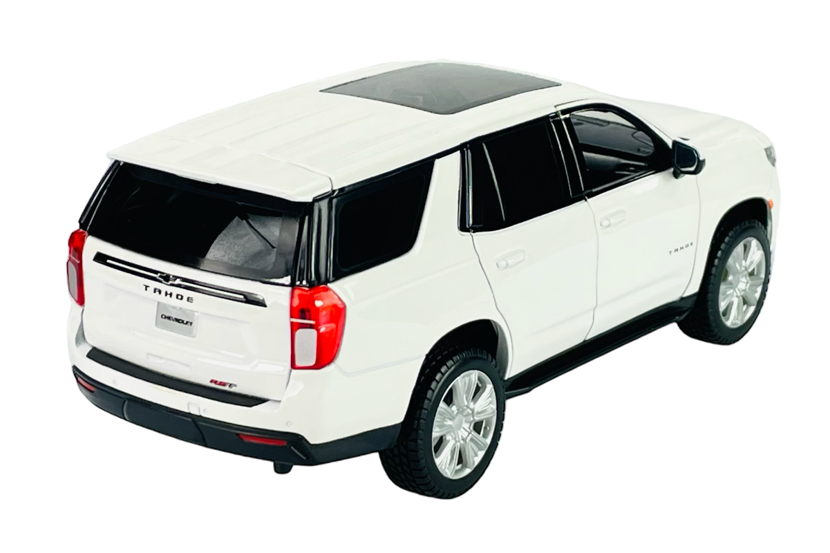 Model samochodu w kolorze białym z czarnymi szybami i dachem, oznaczony napisami \'TAHOE\' i \'CHEVROLET\' z tyłu. Posiada srebrne felgi i czerwone światła tylne.