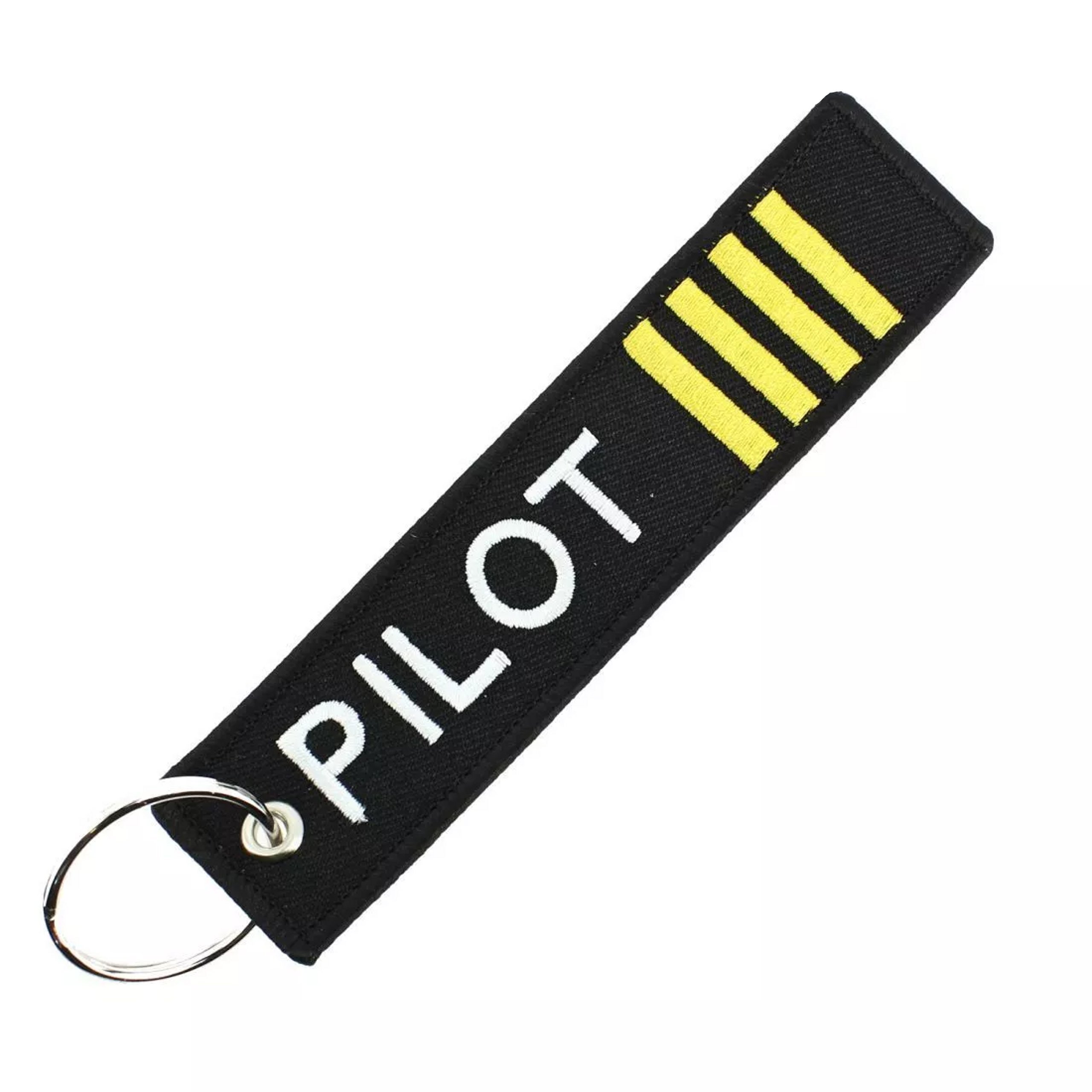 Czarny brelok do kluczy z napisem \'PILOT\' w kolorze białym oraz trzema żółtymi paskami. Brelok posiada metalowe kółko do zawieszenia.
