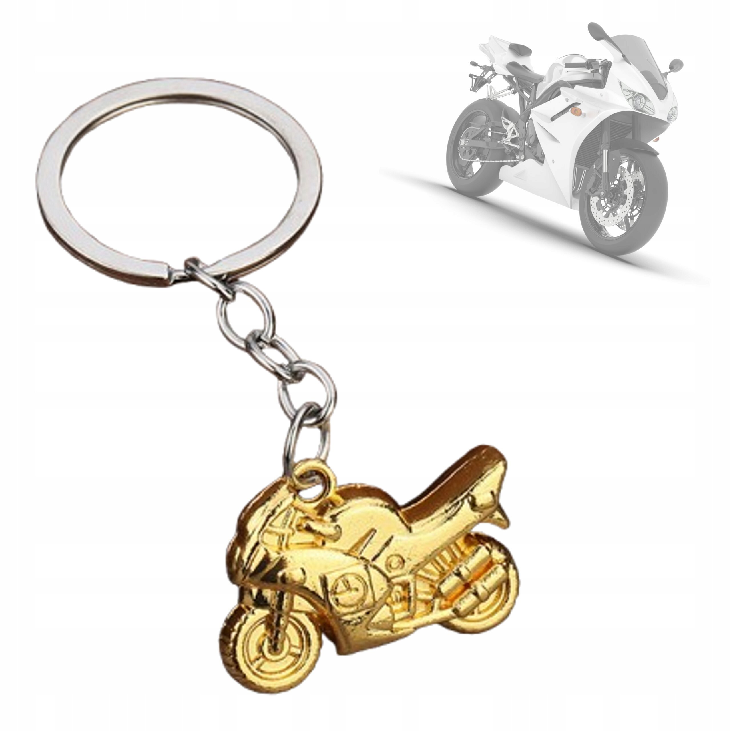 Złoty metalowy brelok w kształcie motocykla przymocowany do kółka na klucze. W tle widoczny jest biały motocykl.