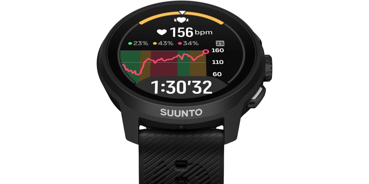 Smartwatch SUUNTO Run 2 Czarny na białym tle - na ekranie zegarka widoczny jest pomiar tętna.