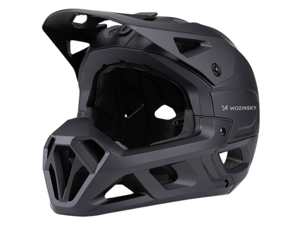 Czarny kask rowerowy typu full face z widocznym logo \'WOZINSKY\' na boku. Kask ma nowoczesny design z otworami wentylacyjnymi i daszkiem.
